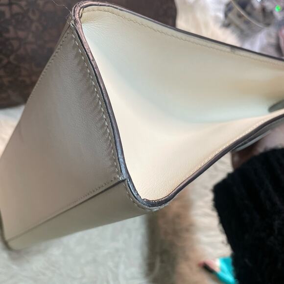 Gucci Ivory Leather tote / Hand Bag in good condition, comes with a COA - Picture 5 of 9